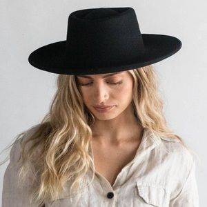 Gigi Pip black hat